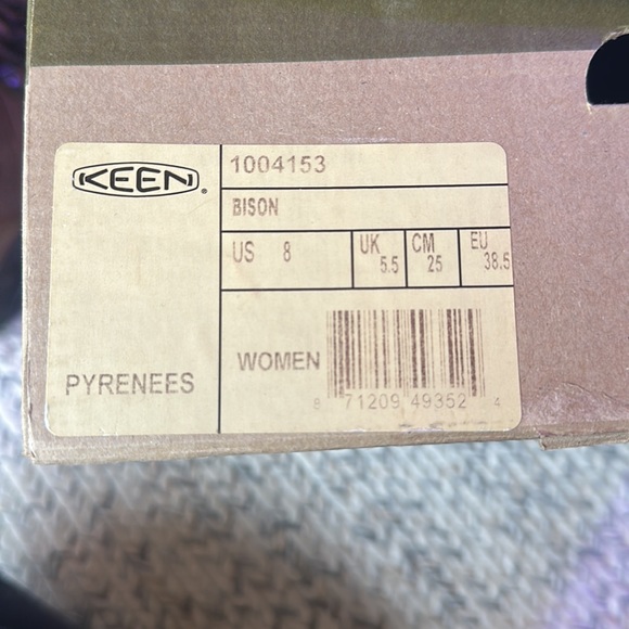 Keen Pyrenees hiking boots in Bison - Picture 11 of 12